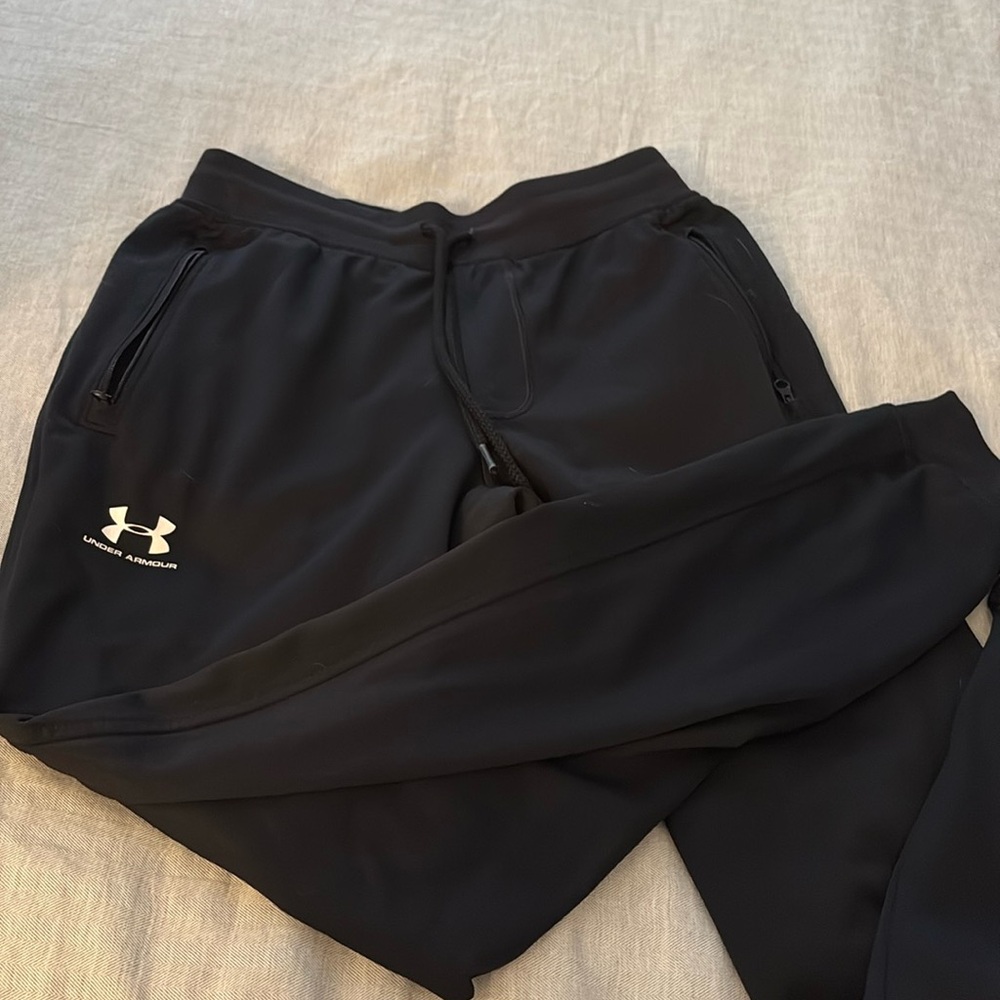 men’s black under armor joggers